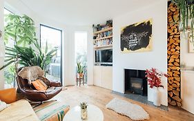 Stylish 2 Bedroom Flat With A Private Sauna